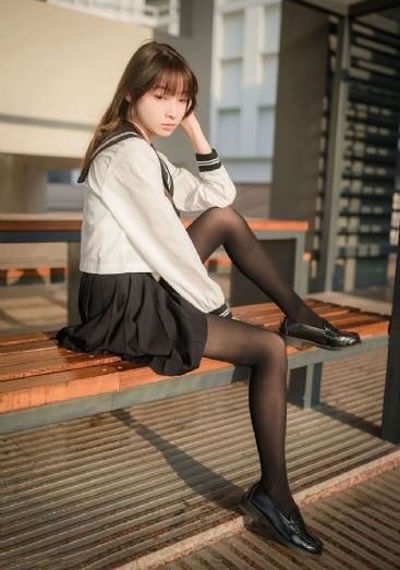 如何在被窝里玩手机不被发现_HD在线观看