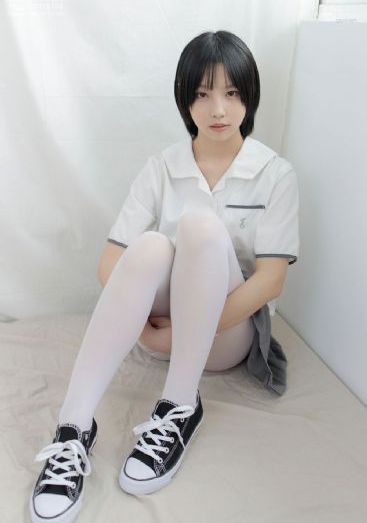 草蜢影院在线观看视频_十万网红美女美酱