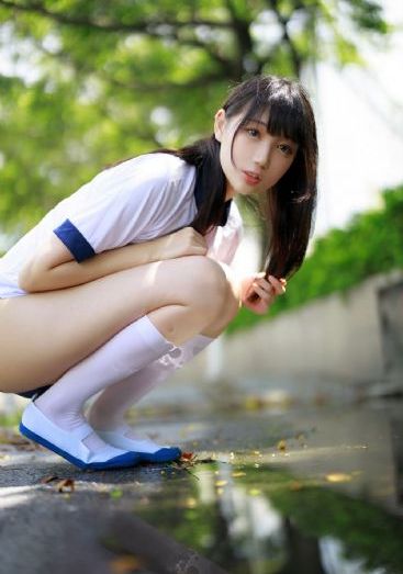 被各种陌生人np调教灌尿_4K高清在线观看